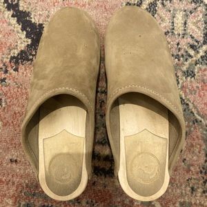 No.6 Old School Clog on Mid Heel in chalk suede, Size 7- gently worn, like new!